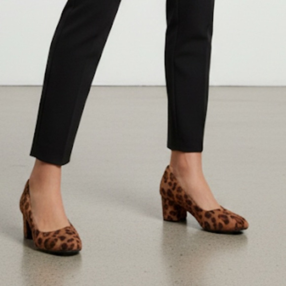 Cl by Laundry shoe with block heel in Leopard print size 8
